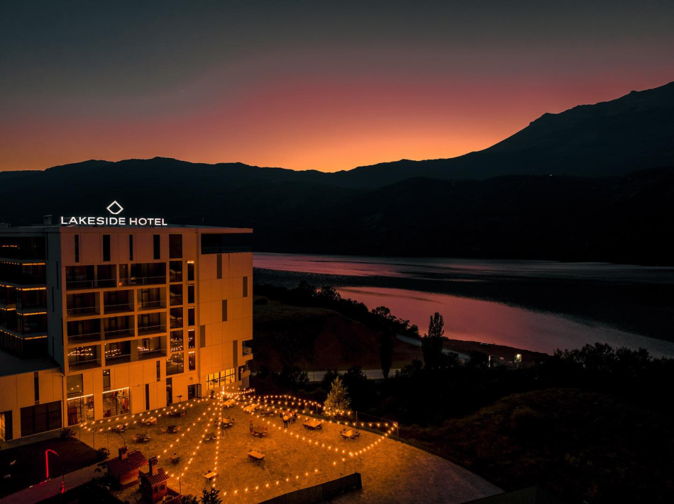 LakeSide Hotel – Një Përvojë Luksi pranë Prizrenit